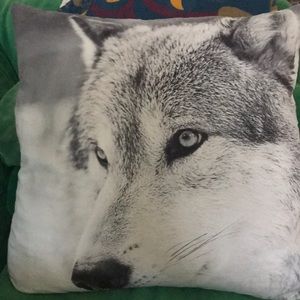 Realistic woolf plum pillow